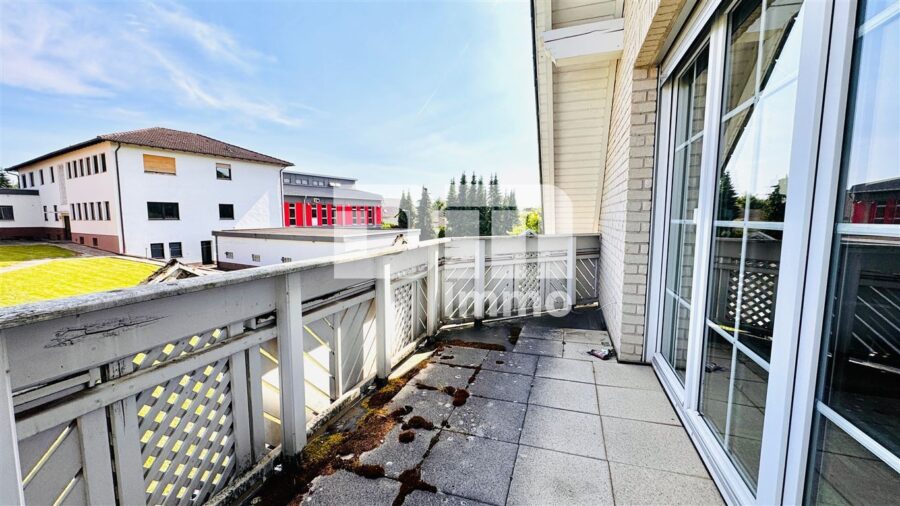 Hochklassiges Einfamilienhaus mit Einliegerwohnung in Bestlage auf großem Traumgrundstück - OG / DG Balkon
